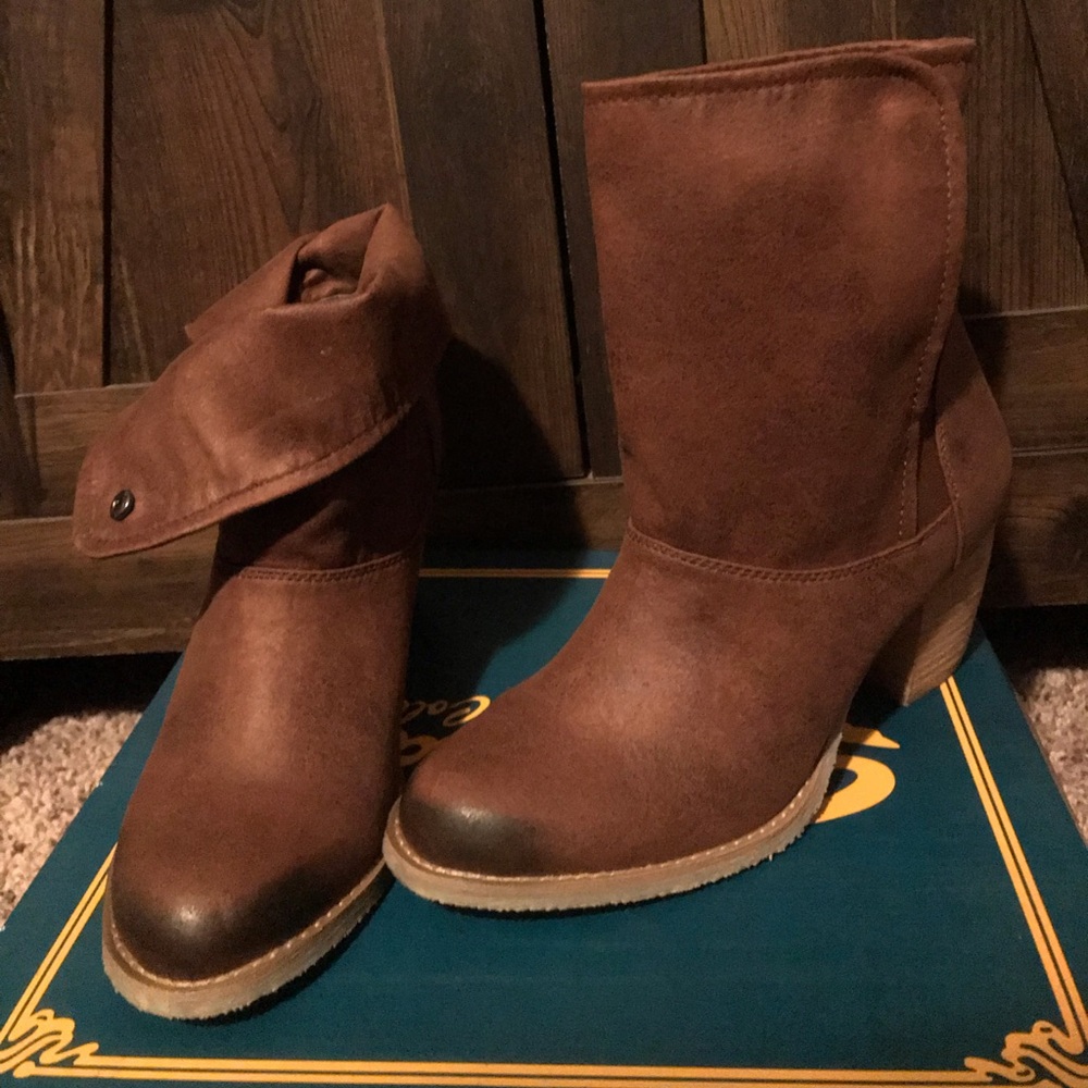 Sbicca new in box. Wear two ways! ❤️